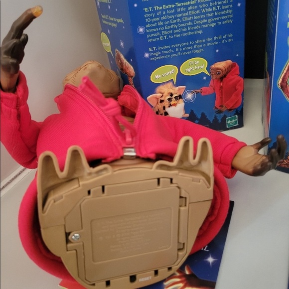 Furby E.T. 2000 The Extra-
Terrestrial Interactive
Talking E.T.Finger Glows - Picture 11 of 13